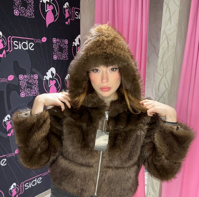 Pelliccia crop con cappuccio